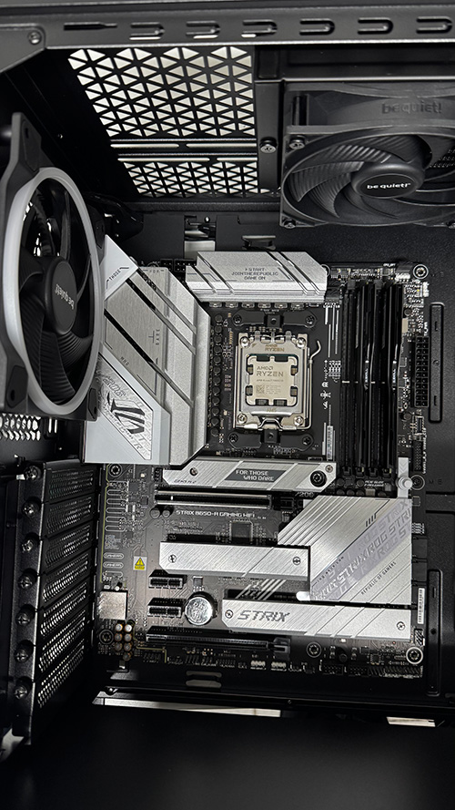 Gaming PC Innenleben - nach Einbau vom Motherboard